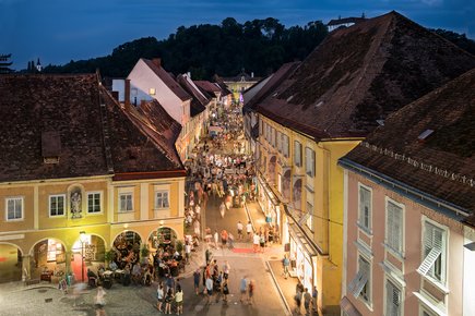 Flanieren durch die Altstadt in der Nähe vom Vitalhotel der Parkregion Bad Radkersburg (c) TVB Bad Radkersburg