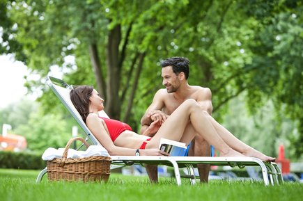 Pärchen im Park der Parktherme Pärchen im Park der Parktherme