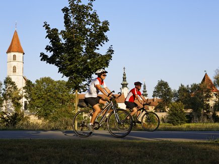 Radfahren entlang der Altstadt Radfahren entlang der Altstadt