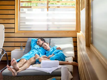 Relaxen in den Ruheräumen des Saunadorfs