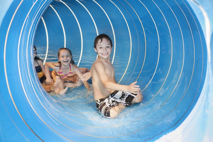 Spaß in der Wasserrutsche (c) Parktherme Bad Radkersburg