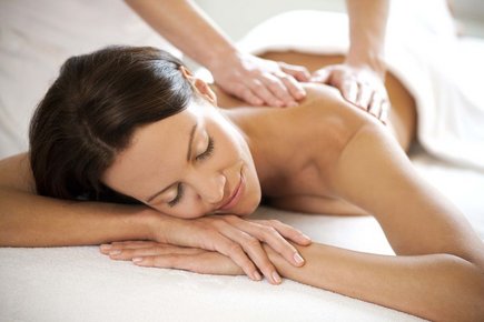 Massage im KAORI Garten im Vitalhotel der Parktherme