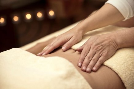 Massage im KAORI-Garten des Vitalhotels der Parktherme