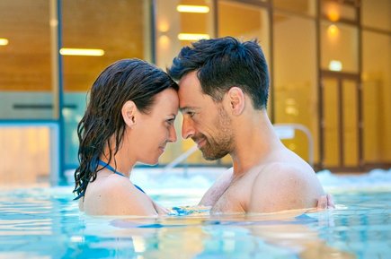 Entspannung im wohltuenden Thermalwasser Entspannung im wohltuenden Thermalwasser