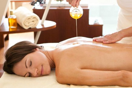 Körperanwendung im KAORI-Garten im Vitalhotel der Parktherme