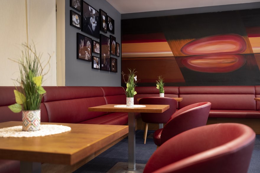 Roter Salon im Vitalhotel der Parktherme Bad Radkersburg